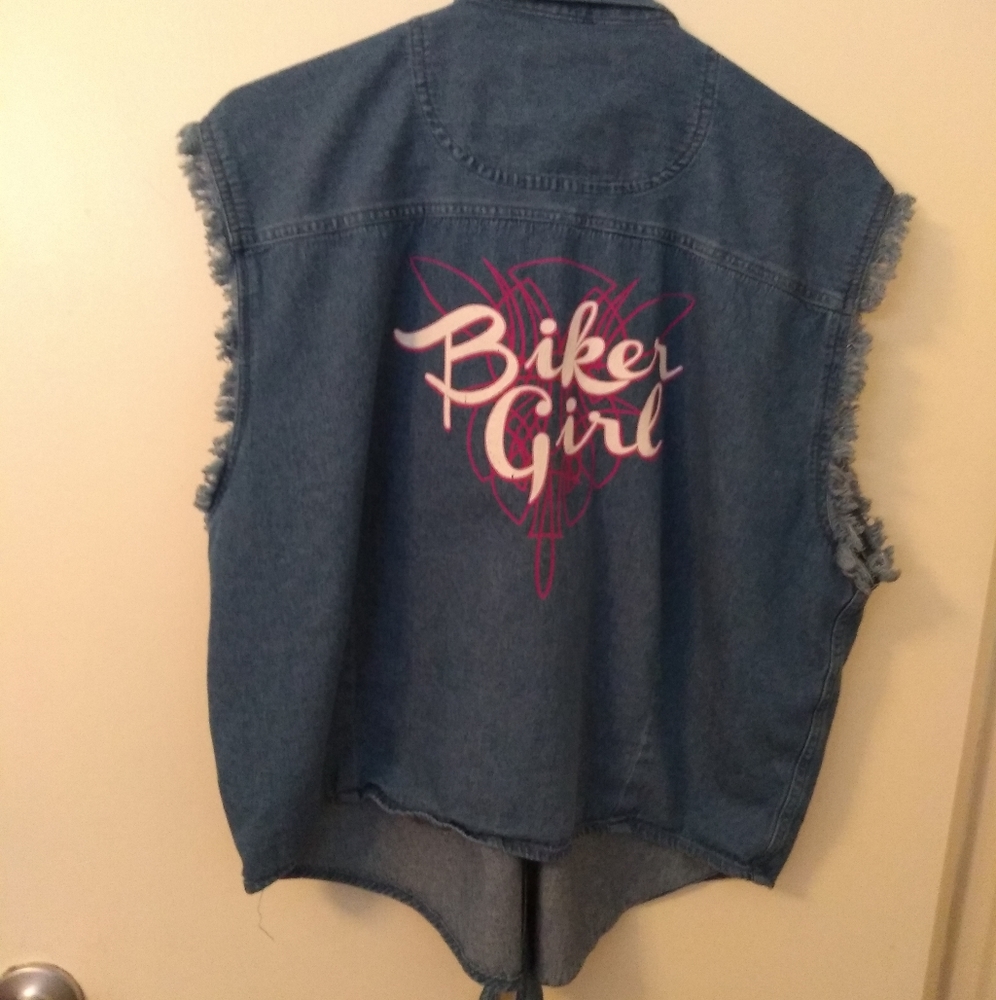 Sleeveless denim button down tie front shirt
